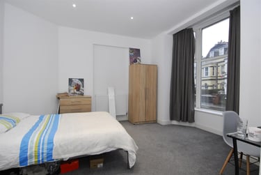 4 bed house, North Road East, North Hill, Plymouth, PL46AN - Image 2